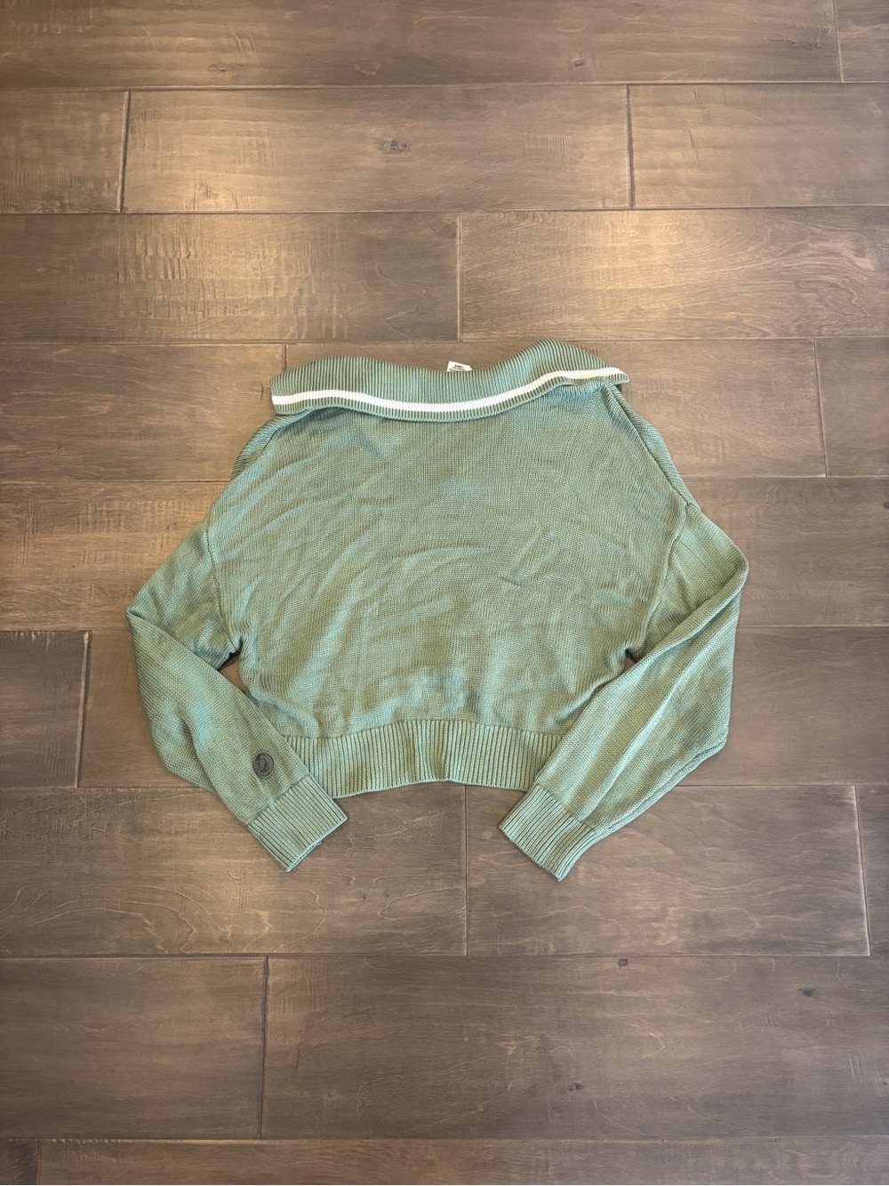 PINK Victoria's Secret Sage Green V-Neck Cropped Sweater - Picture 5 of 8